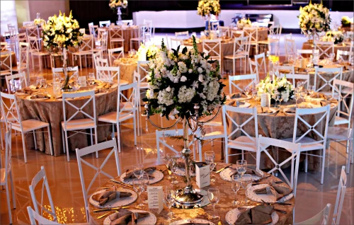 Buffet Madeira para eventos corporativos. Transforme Seu Evento Corporativo em Uma Experiência Memorável Venha conhecer nossa gastronomia com entradas e pratos surpreendentes, que proporcionará uma experiência sensorial, que começa pelo visual te puxa pelo aroma e conquista no sabor.