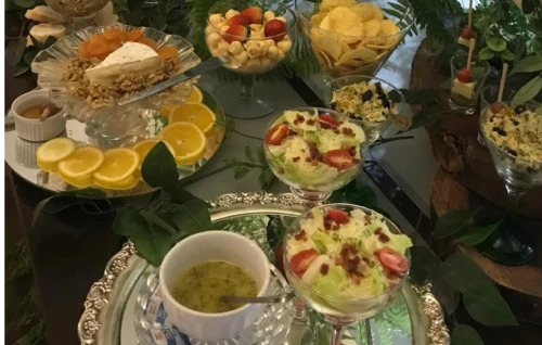 Buffet Madeira para eventos corporativos. Transforme Seu Evento Corporativo em Uma Experiência Memorável Venha conhecer nossa gastronomia com entradas e pratos surpreendentes, que proporcionará uma experiência sensorial, que começa pelo visual te puxa pelo aroma e conquista no sabor.