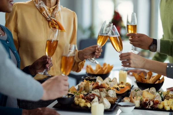 Buffet Madeira para eventos corporativos. Transforme Seu Evento Corporativo em Uma Experiência Memorável Venha conhecer nossa gastronomia com entradas e pratos surpreendentes, que proporcionará uma experiência sensorial, que começa pelo visual te puxa pelo aroma e conquista no sabor.